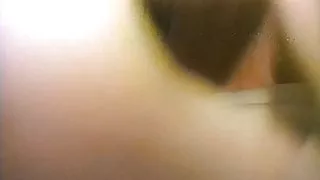 胖乎乎的lesbouches絲襪在床上色情嬉戲