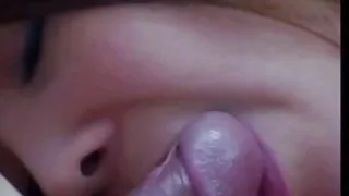 漂亮的寶貝讓爺爺在他淫蕩的色情中做了一切