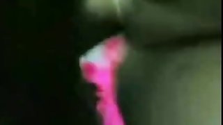 這個女孩從事肛門手淫上的相機色情