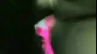 這個女孩從事肛門手淫上的相機色情
