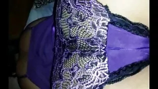 迷人的黑髮與她的陰部色情玩得開心