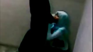 年輕小伙子亂搞黑髮亞洲色情外觀