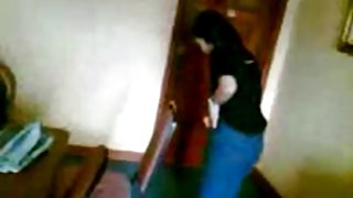 女同性戀母狗在色情洞上試驗性玩具