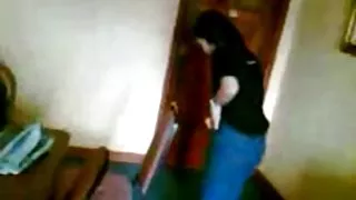 女同性戀母狗在色情洞上試驗性玩具