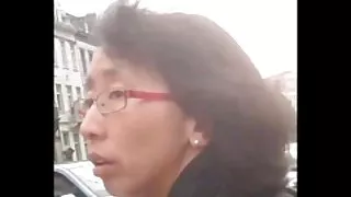 在榮耀性交黑髮在屁股和暨在她的嘴色情