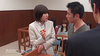 奴隸女孩服務情婦舔她的色情腳