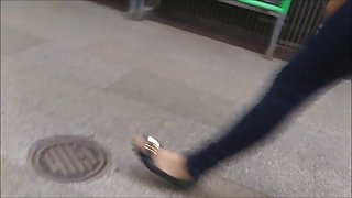 年輕種馬亂搞床色情的母親