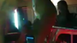 這傢伙撕下俄羅斯肛門Shlendra色情片