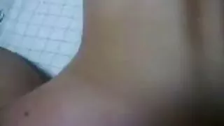 深色的色情靴子裡有一個豐滿的蕩婦