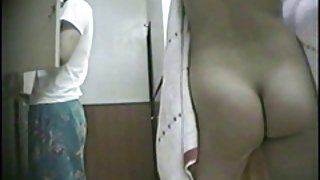 男按摩師愛撫豐滿的金髮色情身體