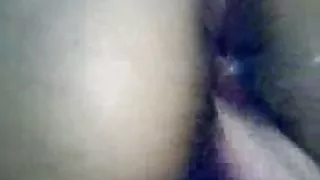 寶貝在她的雞巴色情上面的一個濕洞工作