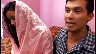 美麗的俄羅斯寶貝性交與巨大的strapon色情