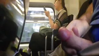 年輕的婊子玩橡膠玩具色情