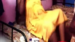 可愛的金發女郎與男友色情發生性關係
