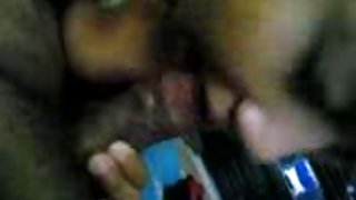 兩個傢伙開了一個妓女，但她只有一個色情片