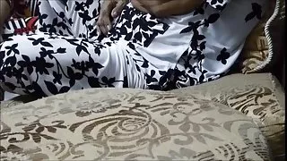 Juicy riser為年輕的俄羅斯美女色情片