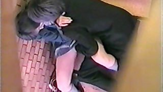 很酷的乳頭給了農民用狗狗的色情片