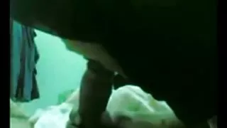這個女孩被一個按摩師操了，並且生氣了色情片