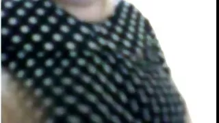 他們襲擊了拉拉並與整個人群交往她。色情