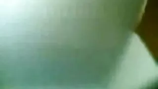 布魯內特大山雀亂搞貓，並用精子填充她。色情