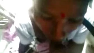 身體沒有大山雀坐在冒口頂部色情
