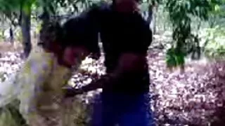 細長的ryuzhu性交與俄羅斯種馬色情