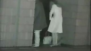 年輕小伙子亂搞華麗的金髮色情片