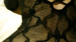俄羅斯按摩師在沙髮色情片上撕裂了婊子