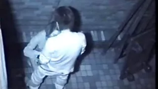 一個討厭的老人在色情室裡叮叮噹當