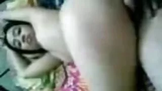 賣黑髮給性交她的陰部色情